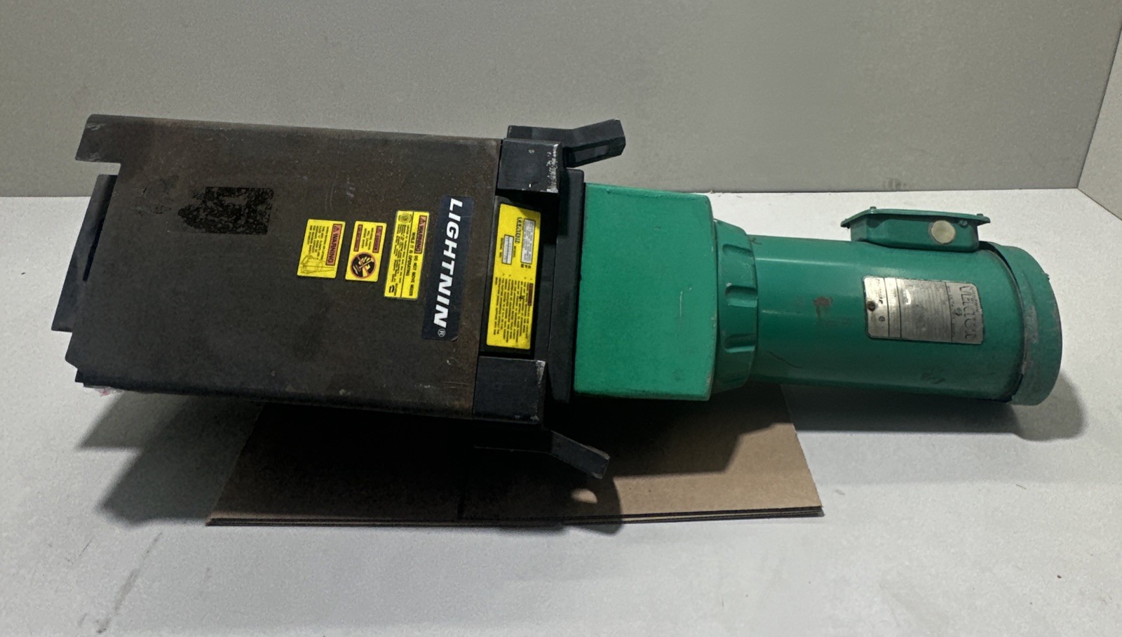 LIGHTNIN VEKTOR 290063 1/3HP W/ VEKTOR V8S25 Mixer Assembly – UNTESTED PREOWNED