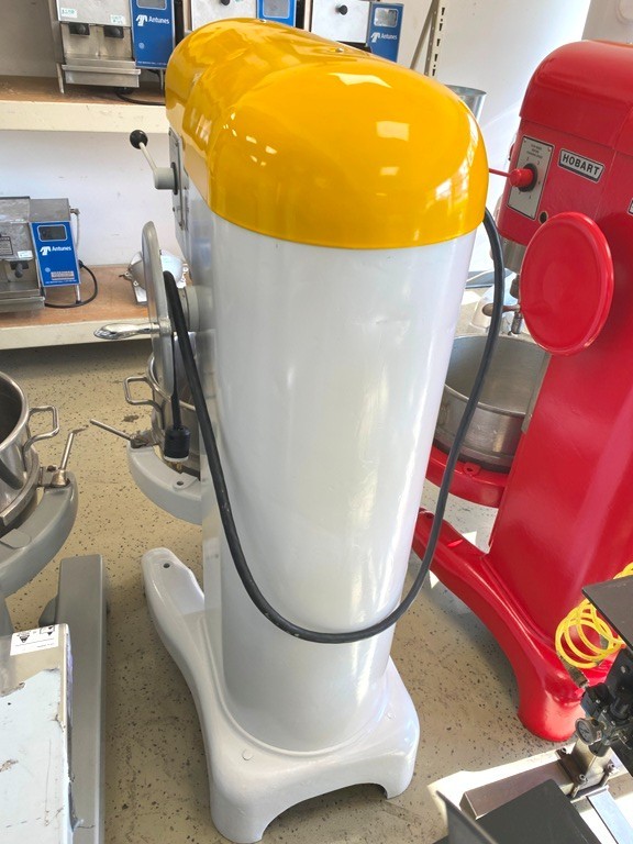 Mixers/ Hobart H-600 60 Qt Mixer w/ Attachments/ 1.1/2 HP Motor/ Yellow-White #2