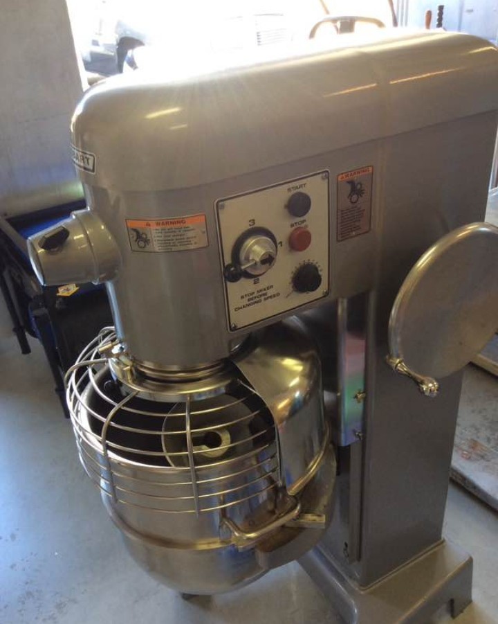 Hobart D340 1 1/2 Hp Mixer 40qt (warranty) With Bowl and Attachments