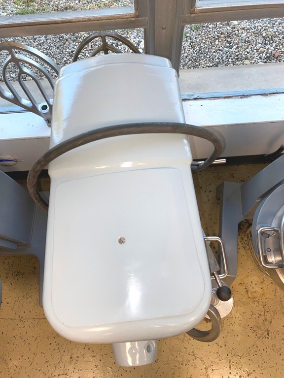 Mixers/ 30 Qt Hobart D-300 T /Planetary Mixer Floor Model /220V-3F-10A / 1/2 HP