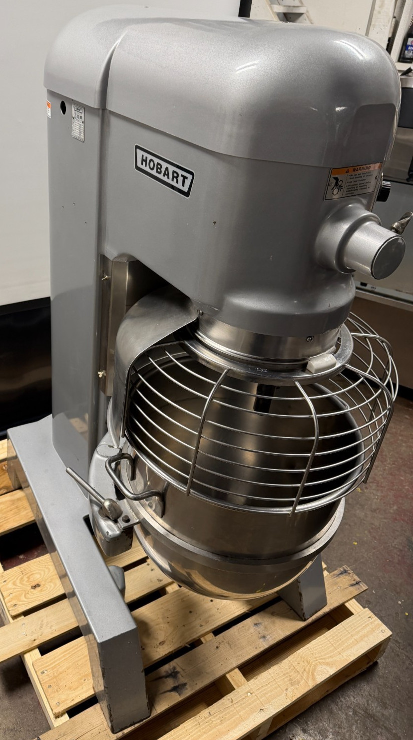 60 Quart Hobart H600 T Mixer Qt 200V 3 Ph 2 HP Stainless Steel NSF Bowl & 3 Att