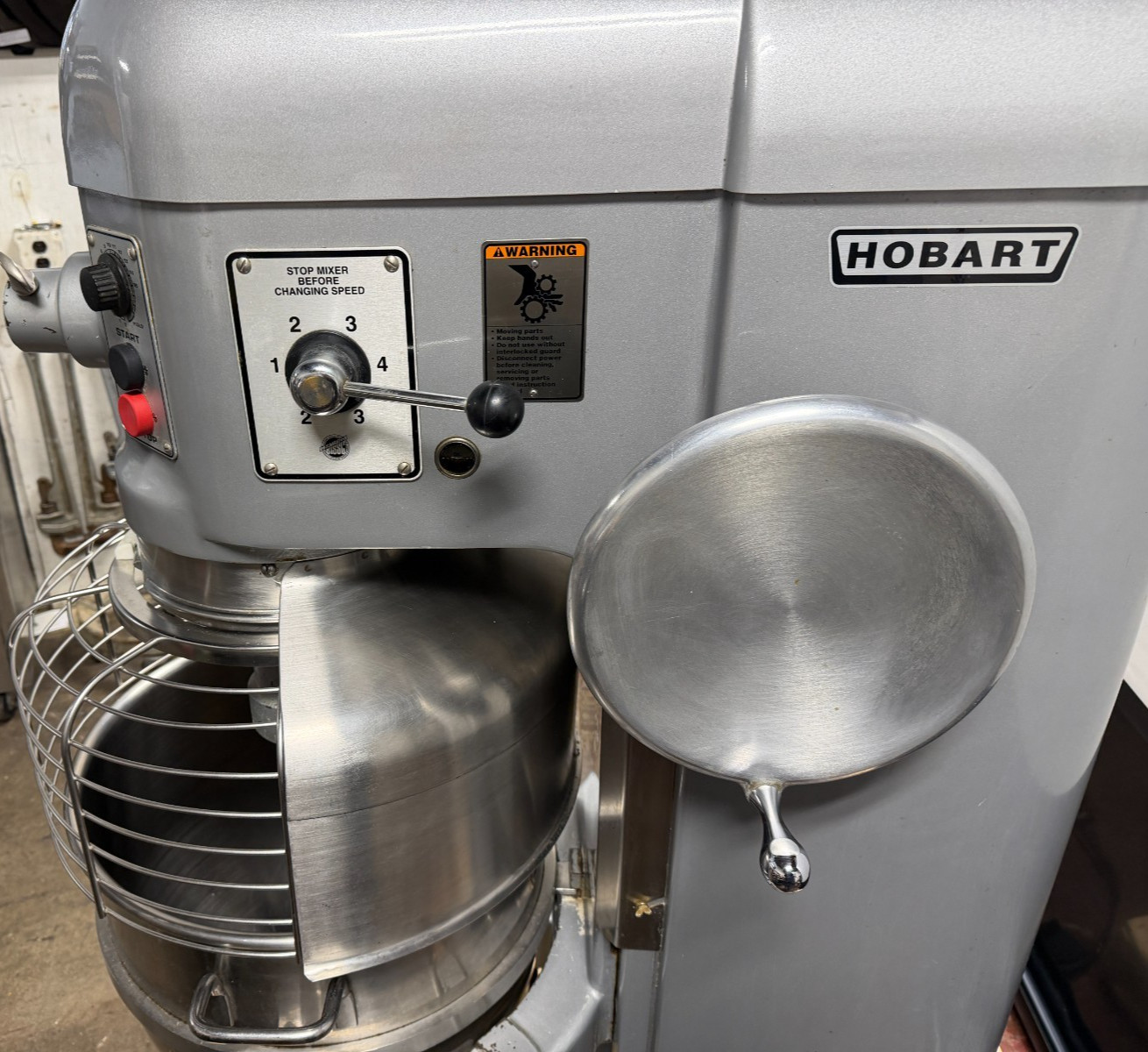 60 Quart Hobart H600 T Mixer Qt 200V 3 Ph 2 HP Stainless Steel NSF Bowl & 3 Att