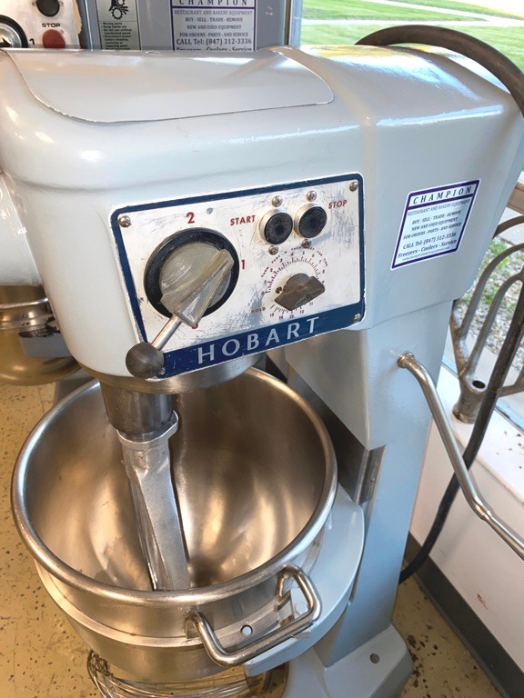 Mixers/ 30 Qt Hobart D-300 T /Planetary Mixer Floor Model /220V-3F-10A / 1/2 HP