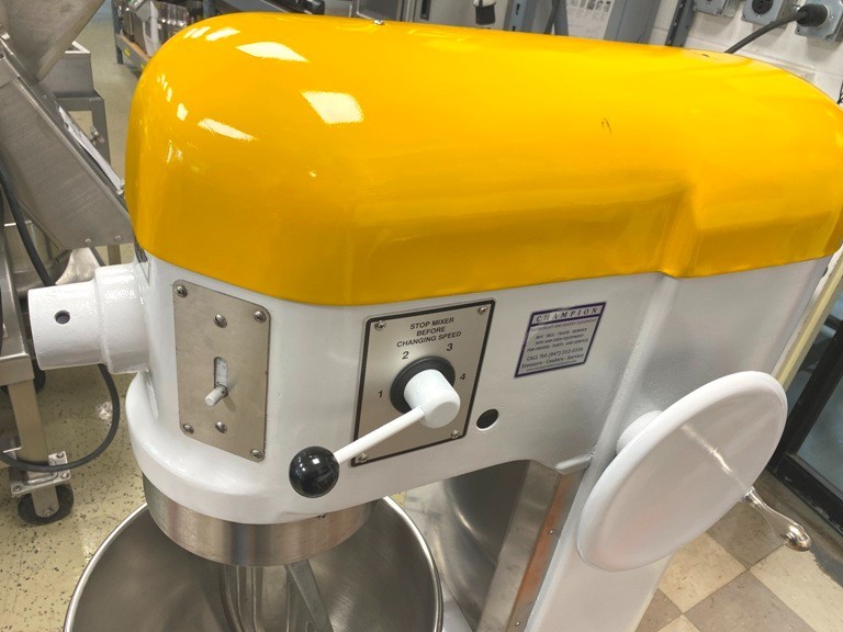 Mixer/ Hobart H-600 60 Qt Mixer w/ Attachments/ 208/220V-1PH, 10.5 A