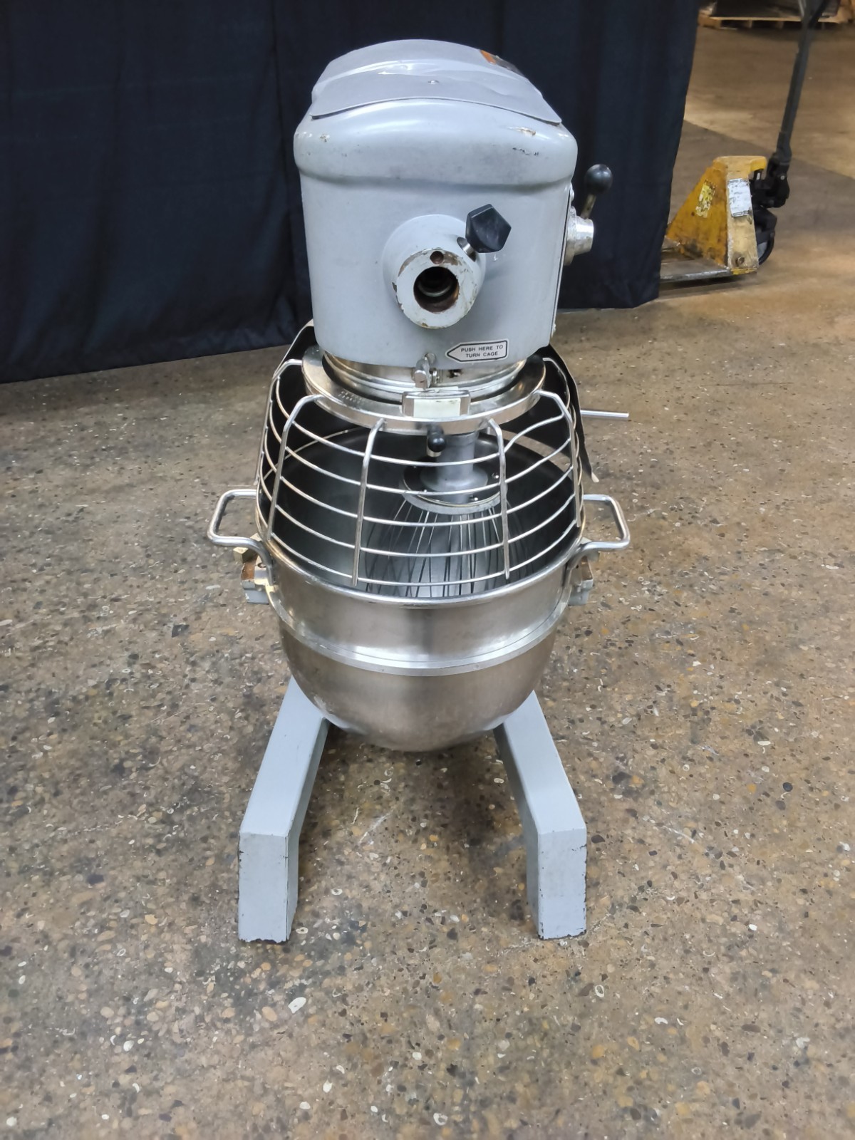 HOBART D300T 30 QT DOUGH BAKERY MIXER WITH GUARD 1 ATTACHMENT
