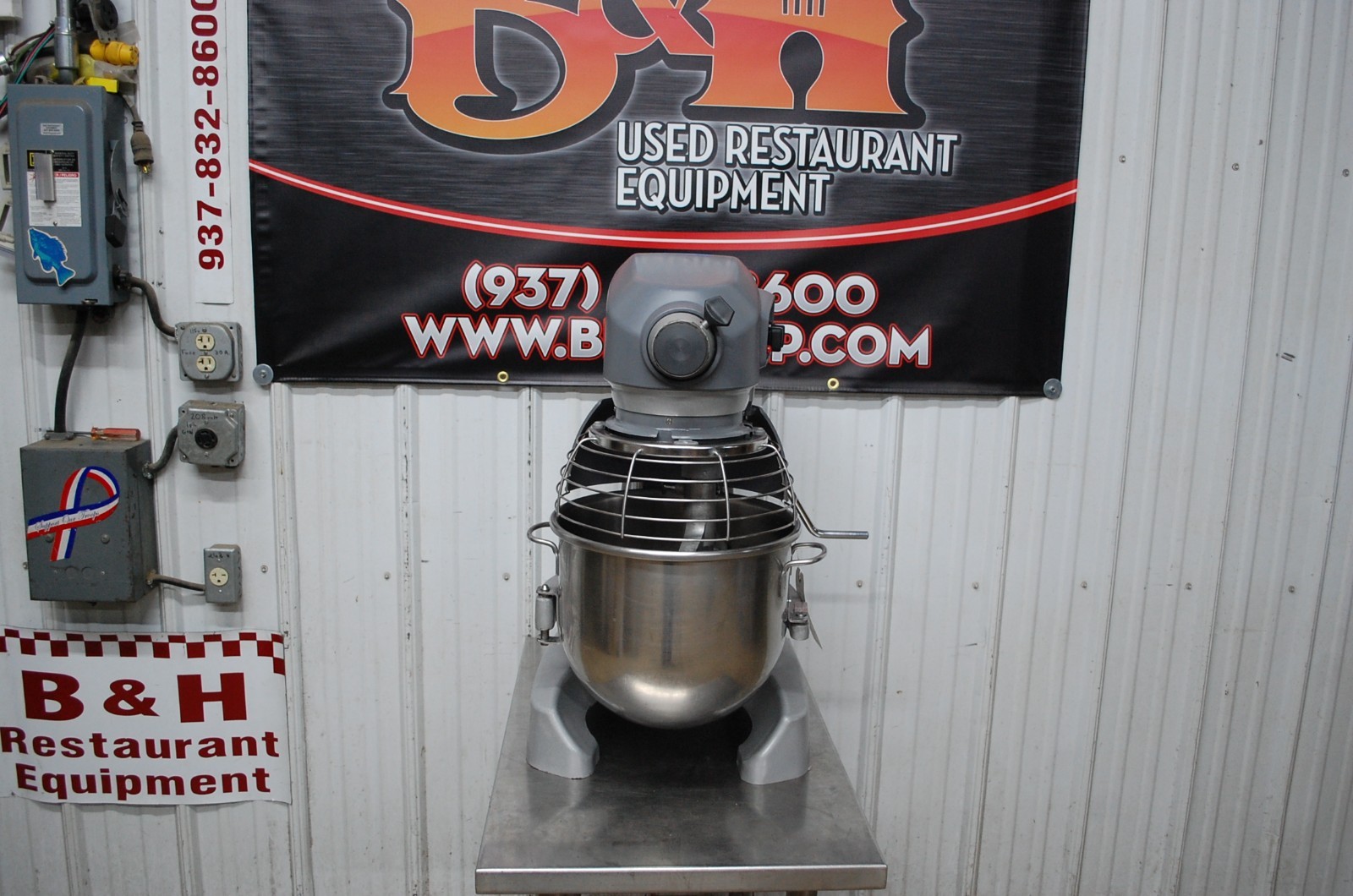 Hobart Legacy HL200 20 Qt Dough Mixer w/ Stainless Bowl Guard, Flat Beater
