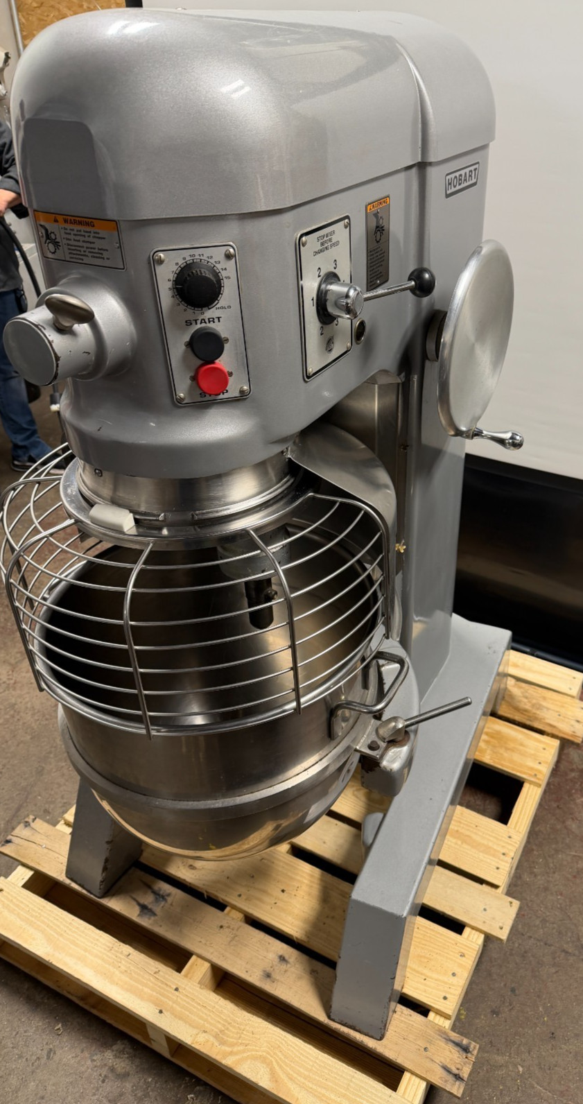 60 Quart Hobart H600 T Mixer Qt 200V 3 Ph 2 HP Stainless Steel NSF Bowl & 3 Att
