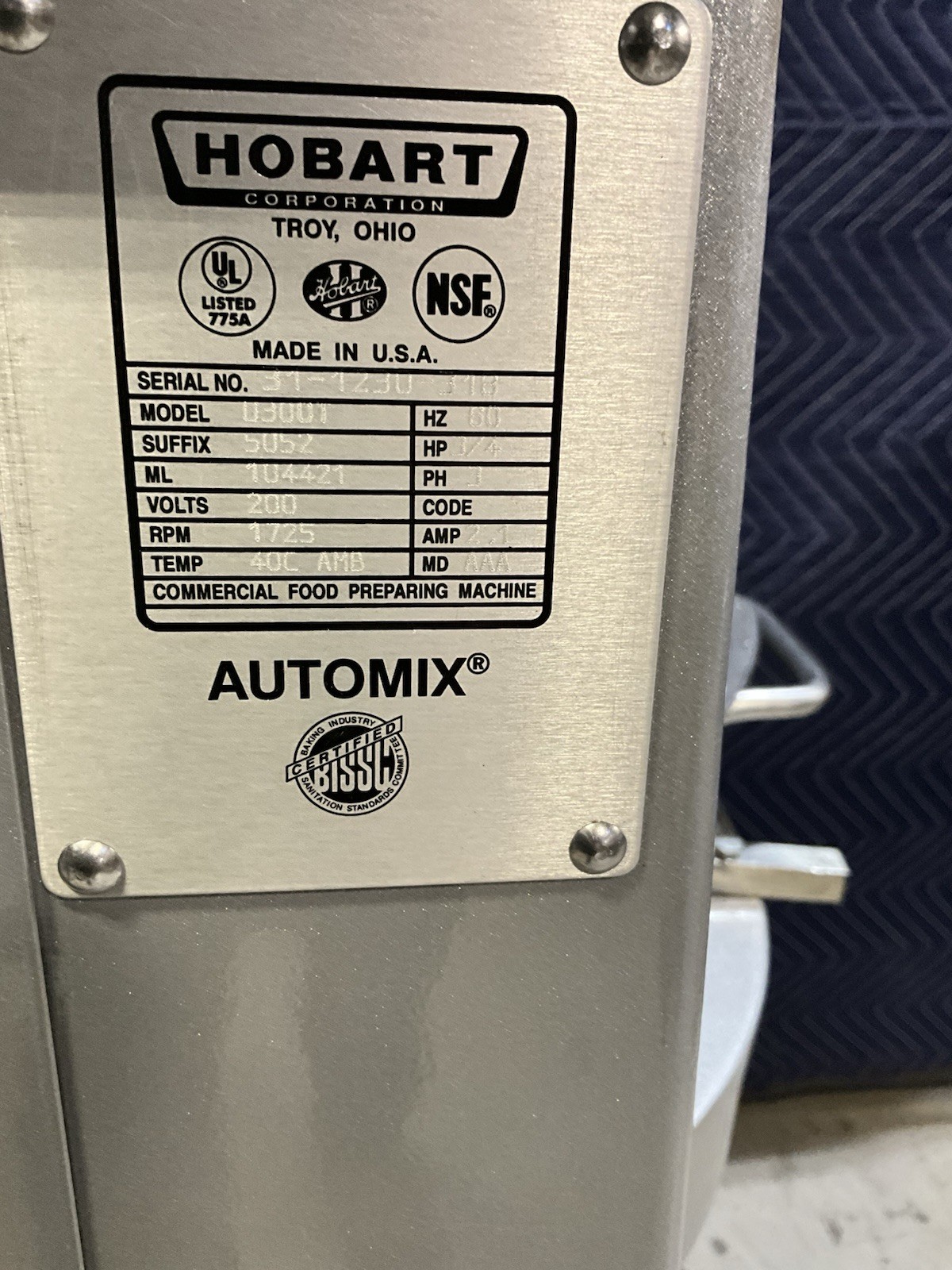 HOBART MIXER 30 Quart D-300T W/ Stainless Bowl, Hook, Paddle 200v 3phase