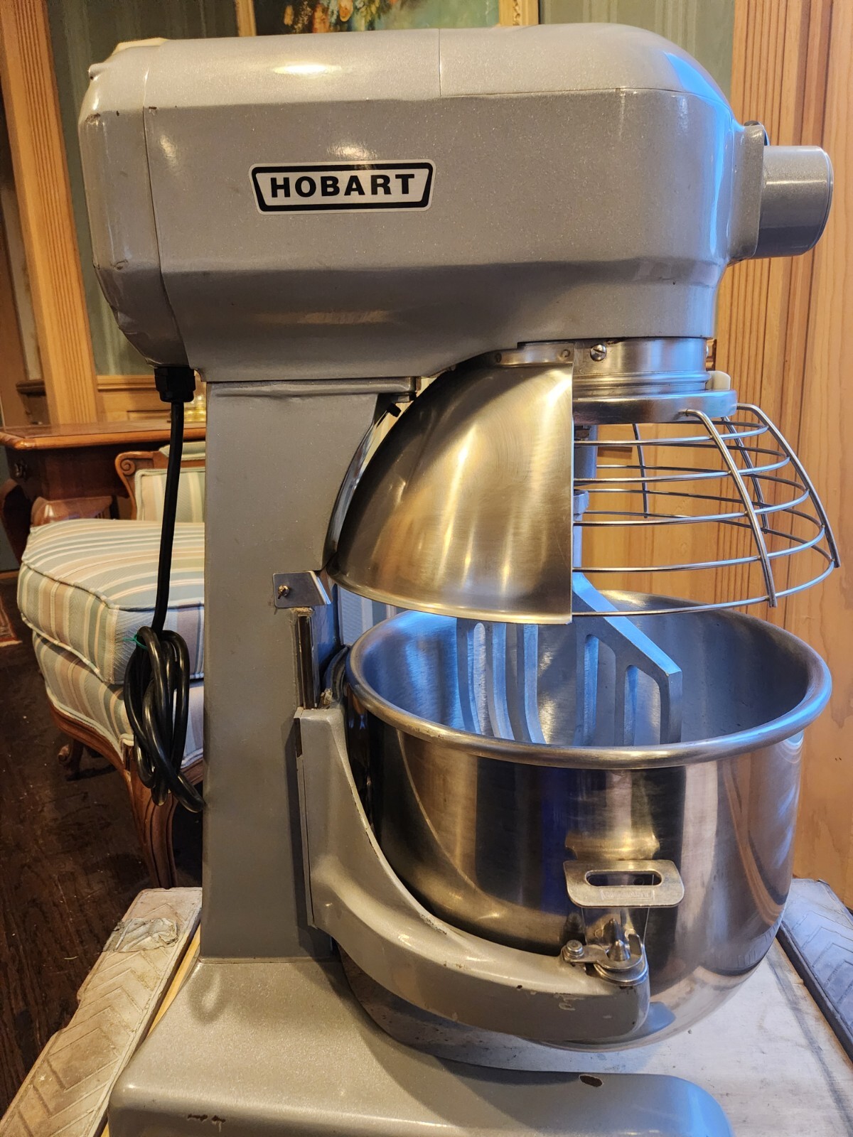 Hobart Classic A-200T, 20 Quart Mixer, Bowl, Beater & Safety Cage – REFURBISHED