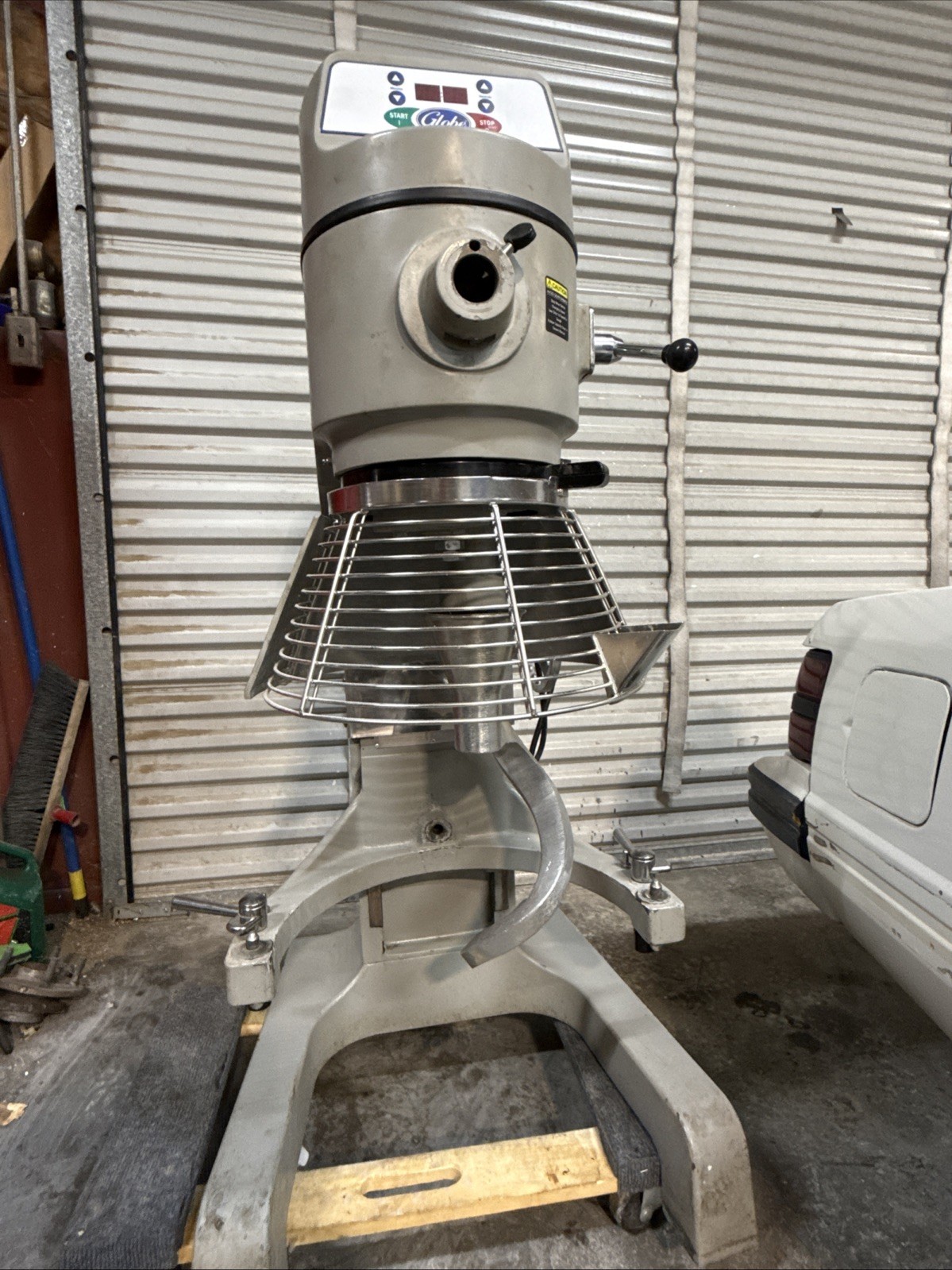 GLOBE 40 Quart Planetary Commercial Mixer 3 Speed with Timer 2HP SP40**