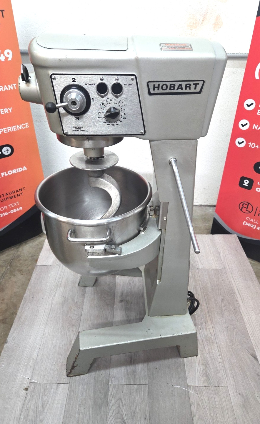 HOBART D300T 30QT MIXER W/ HOOK, WHIP, PADDLE,TIMER, BOWL – 1 Phase – WATCH VID!