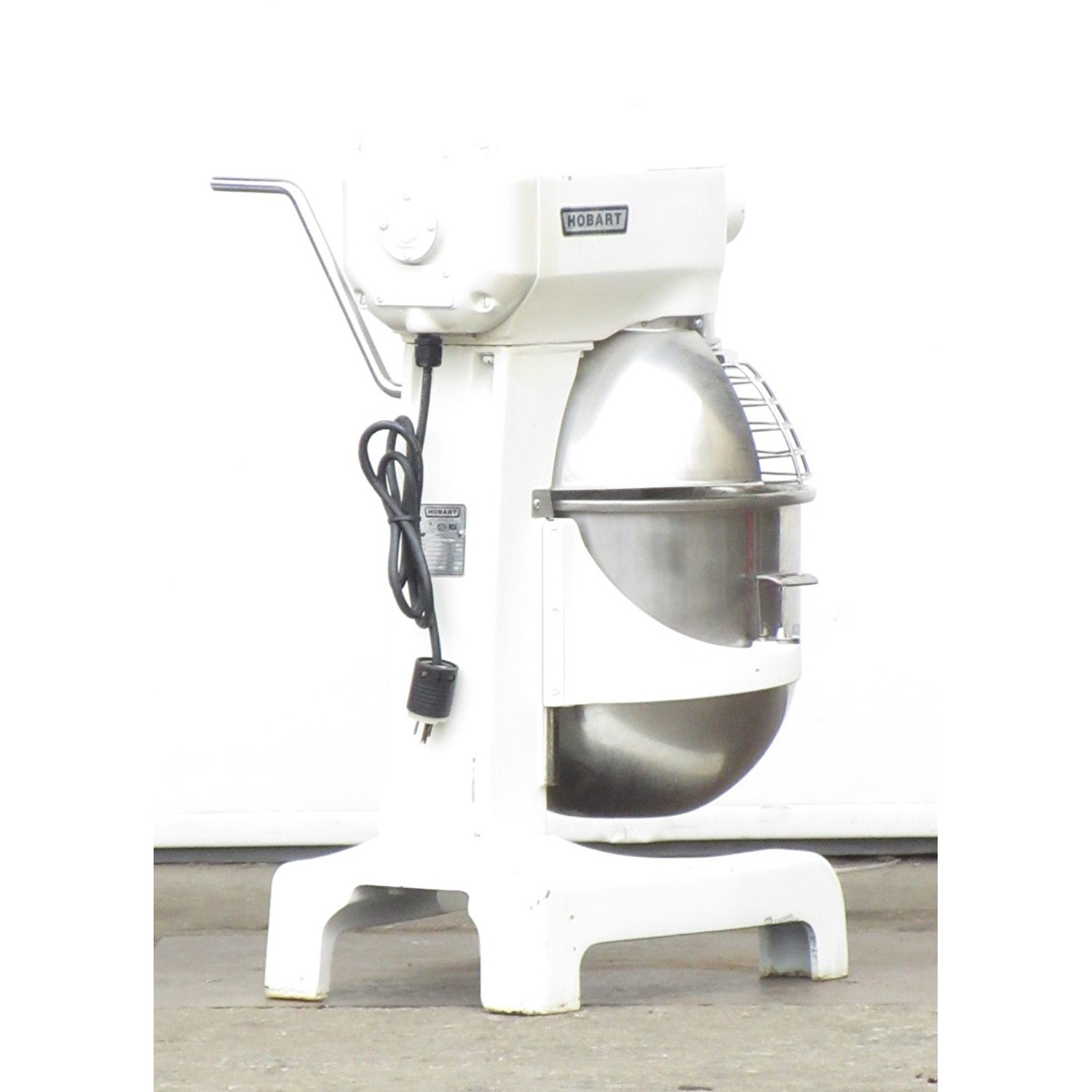 Hobart A200T 20 Qt Mixer, Bowl And 2 Attachments Included