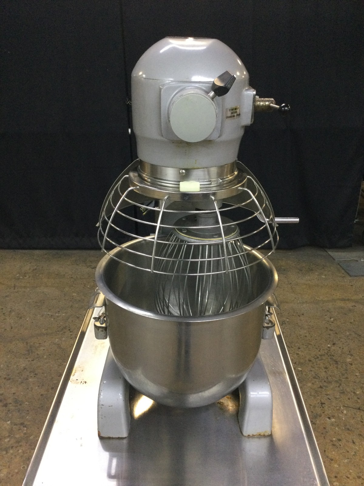 Hobart A-200T Countertop 20 Qt Dough Mixer With Guard Bowl 1 Attachment