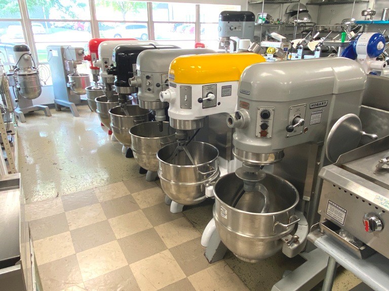 Mixer/ Hobart H-600 60 Qt Mixer w/ Attachments/ 208/220V-1PH, 10.5 A