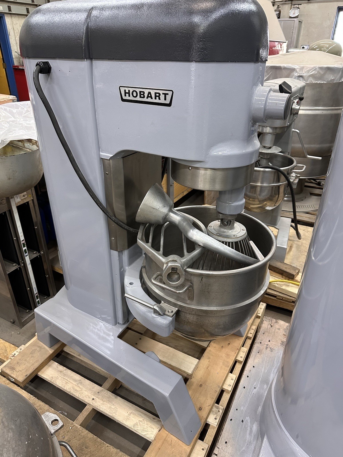 Hobart H-600 60 QT, 230 V, 1 HP Commerical Food Dough Mixer + Bowl/Hook TESTED