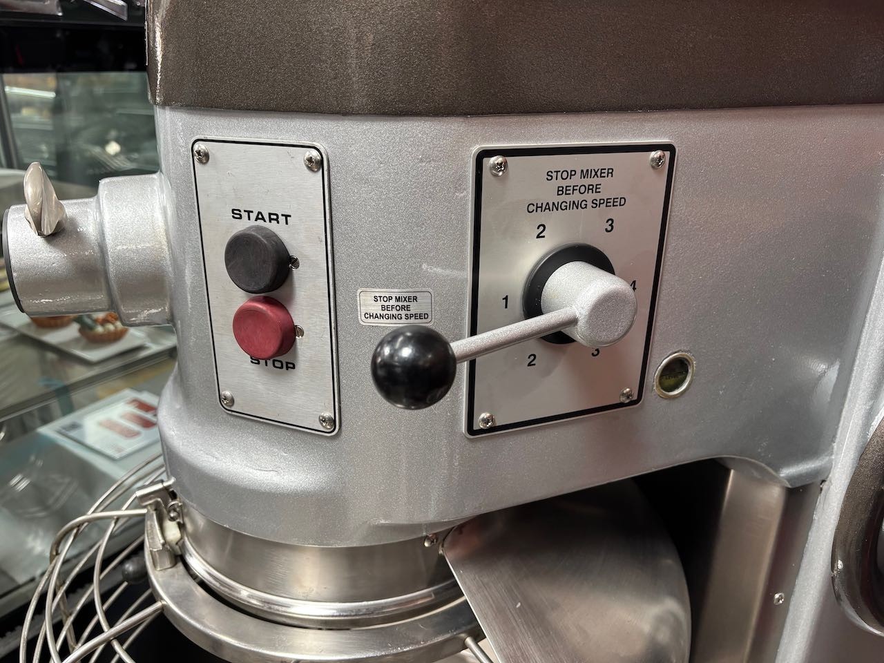 60 Quart Hobart H-600T Mixer 200V 1.5 HP 1 Phase NEW Bowl & Attachments Qt NSF