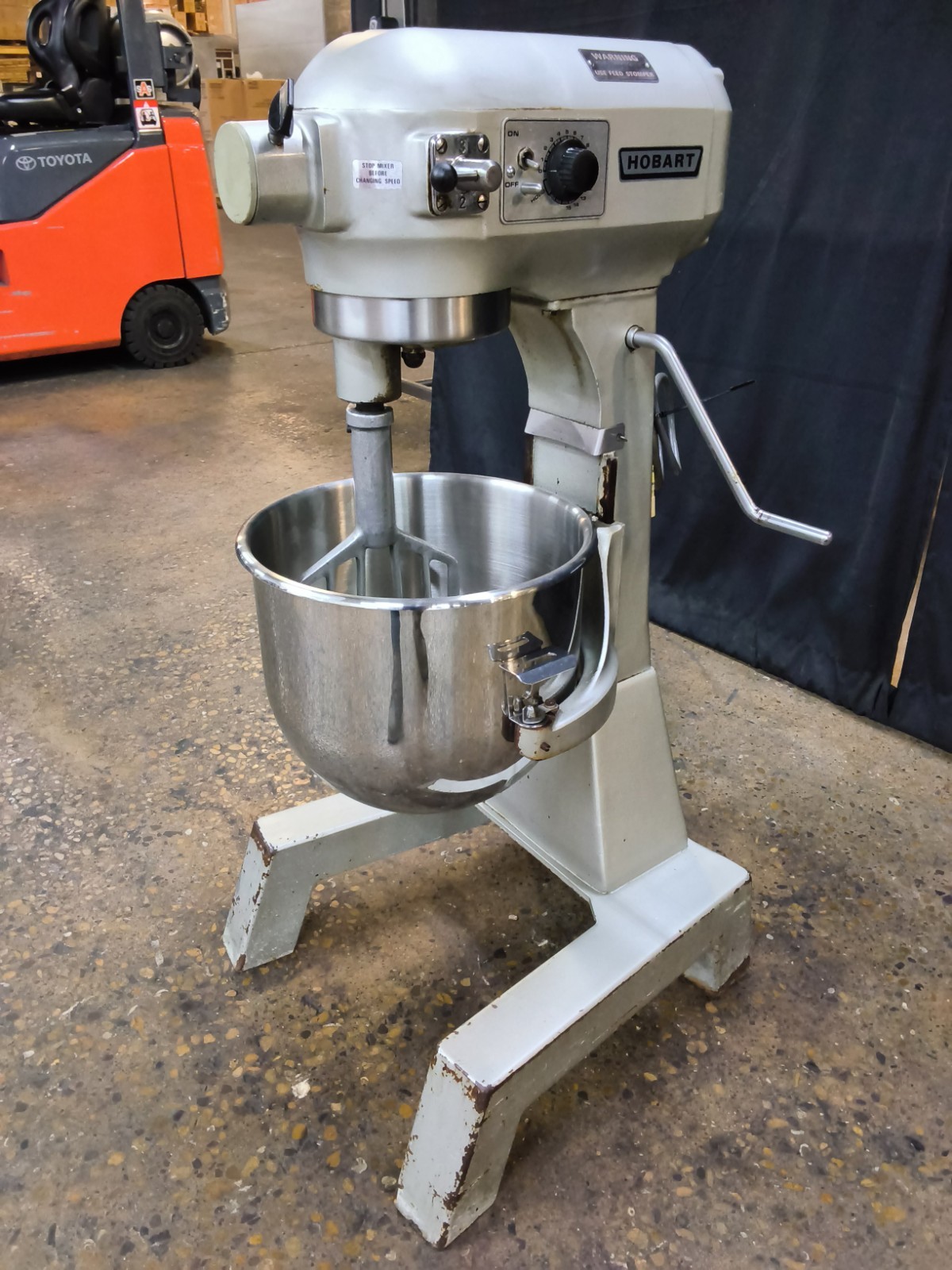 Hobart A200 20 Qt Dough Mixer Floor Model With Bowl One Attachment
