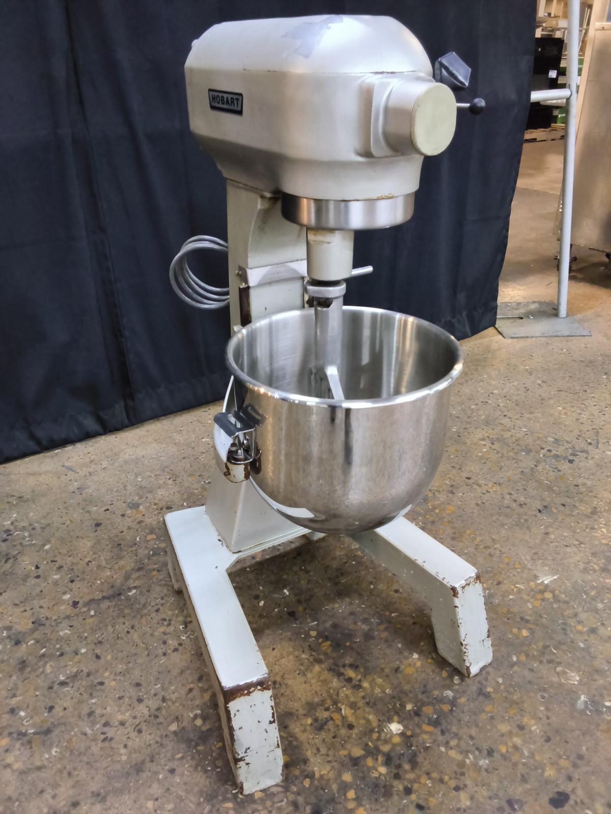 Hobart A200 20 Qt Dough Mixer Floor Model With Bowl One Attachment