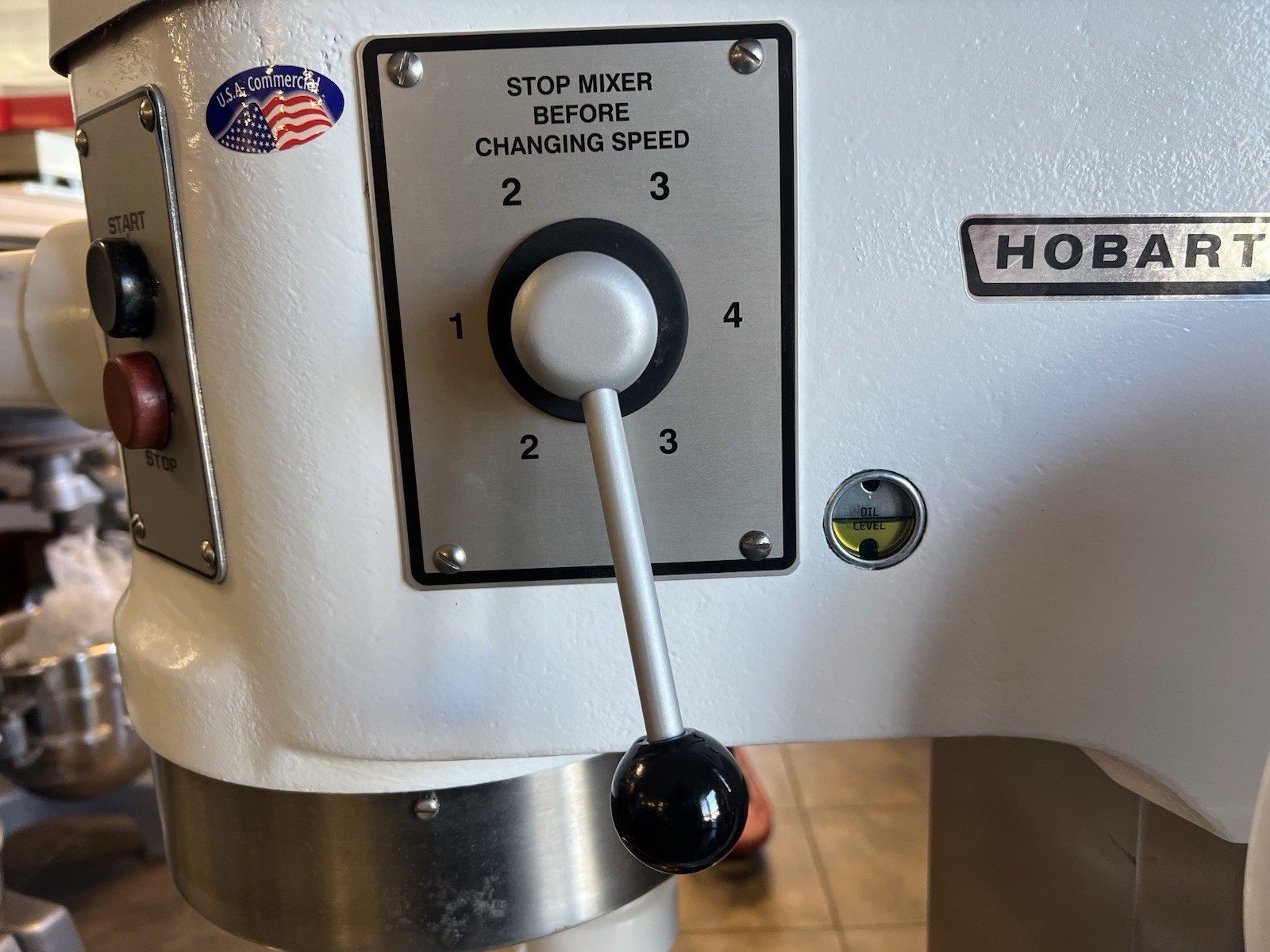 Hobart H-600T 60 Qt Mixer 1.HP – 3Ph – 208v New Stainless Bowl And Dough Hook