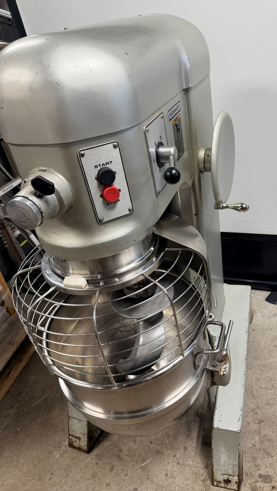 60 Quart Hobart H600 T Mixer Qt 230V 3 Ph 1 1/2 HP Stainless Steel NSF Bowl