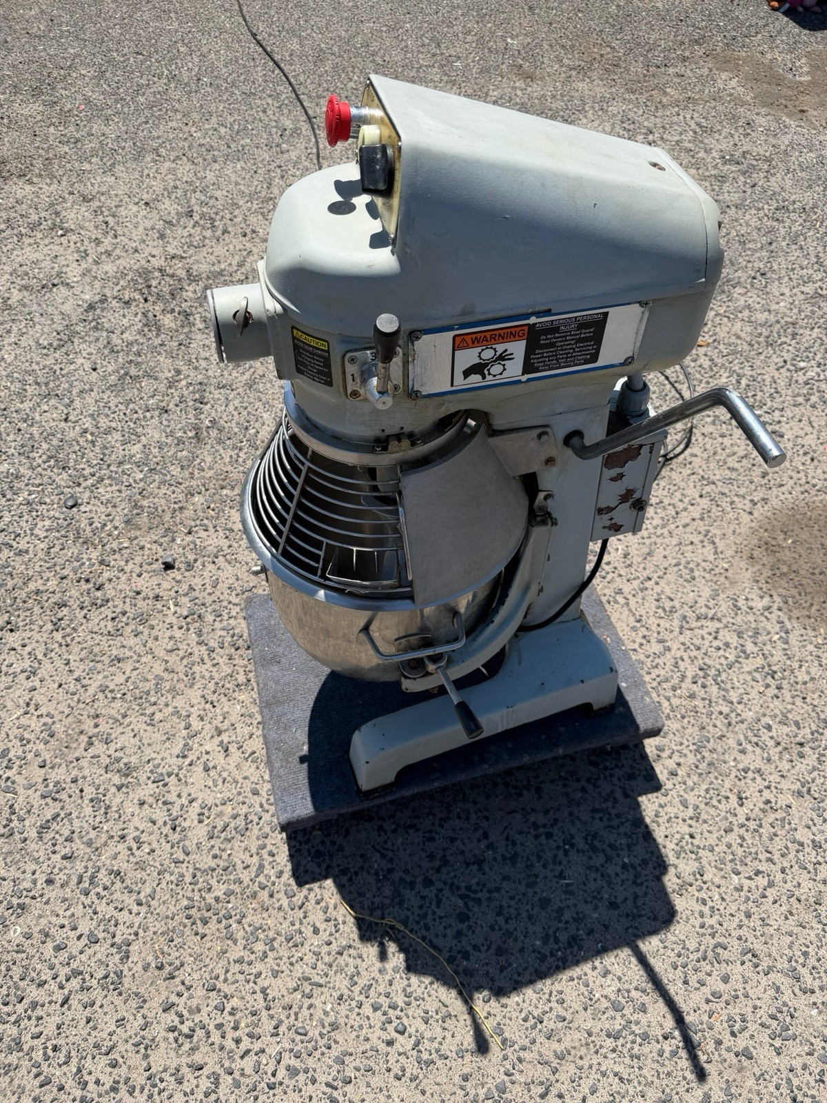 Globe SP20 | 20Qt Commercial Planetary Mixer – Includes Bowl & Hook Attachment