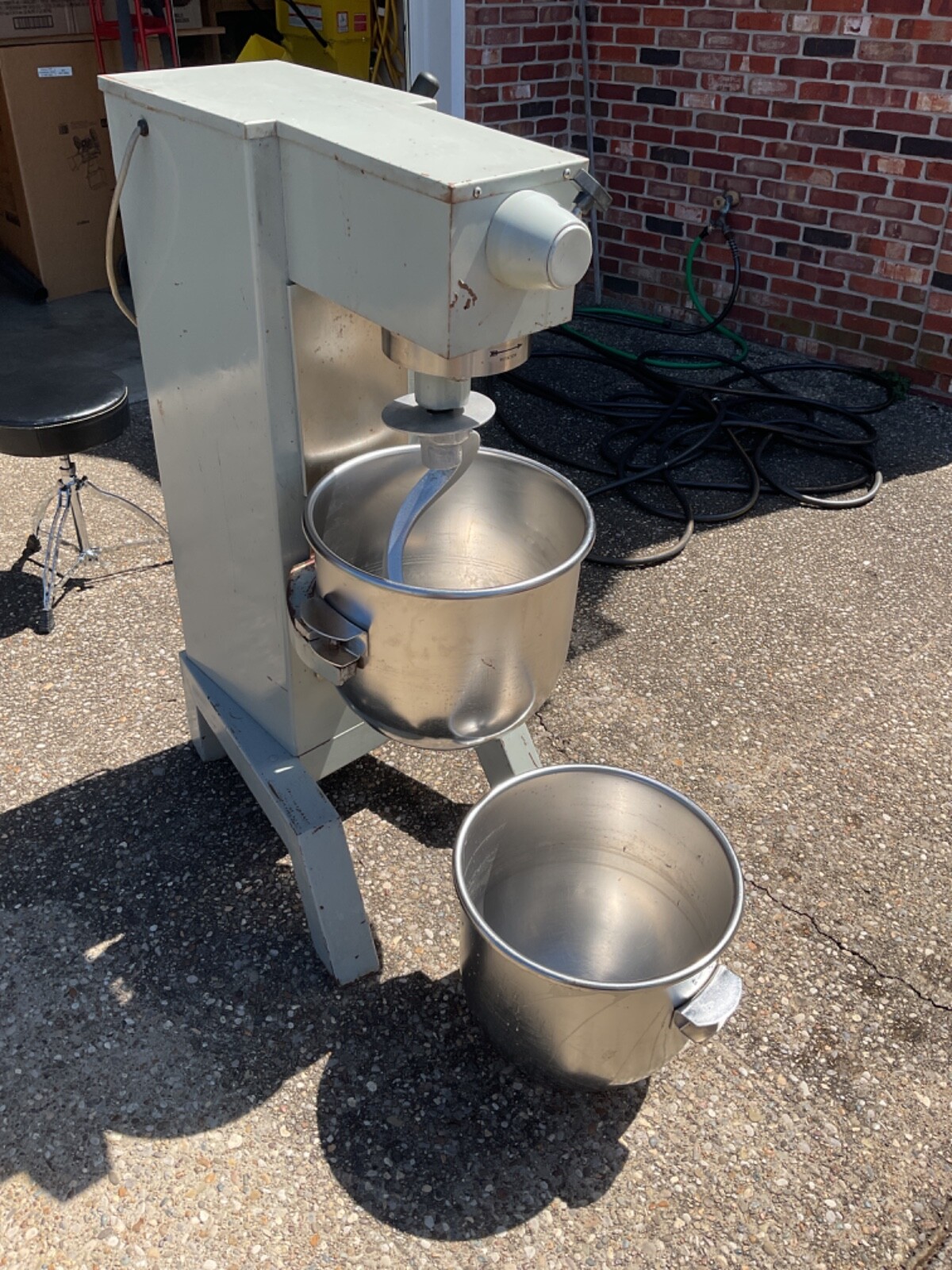 univex 30 qt mixer w/dough hook 2 bowls pizza dough doughnuts