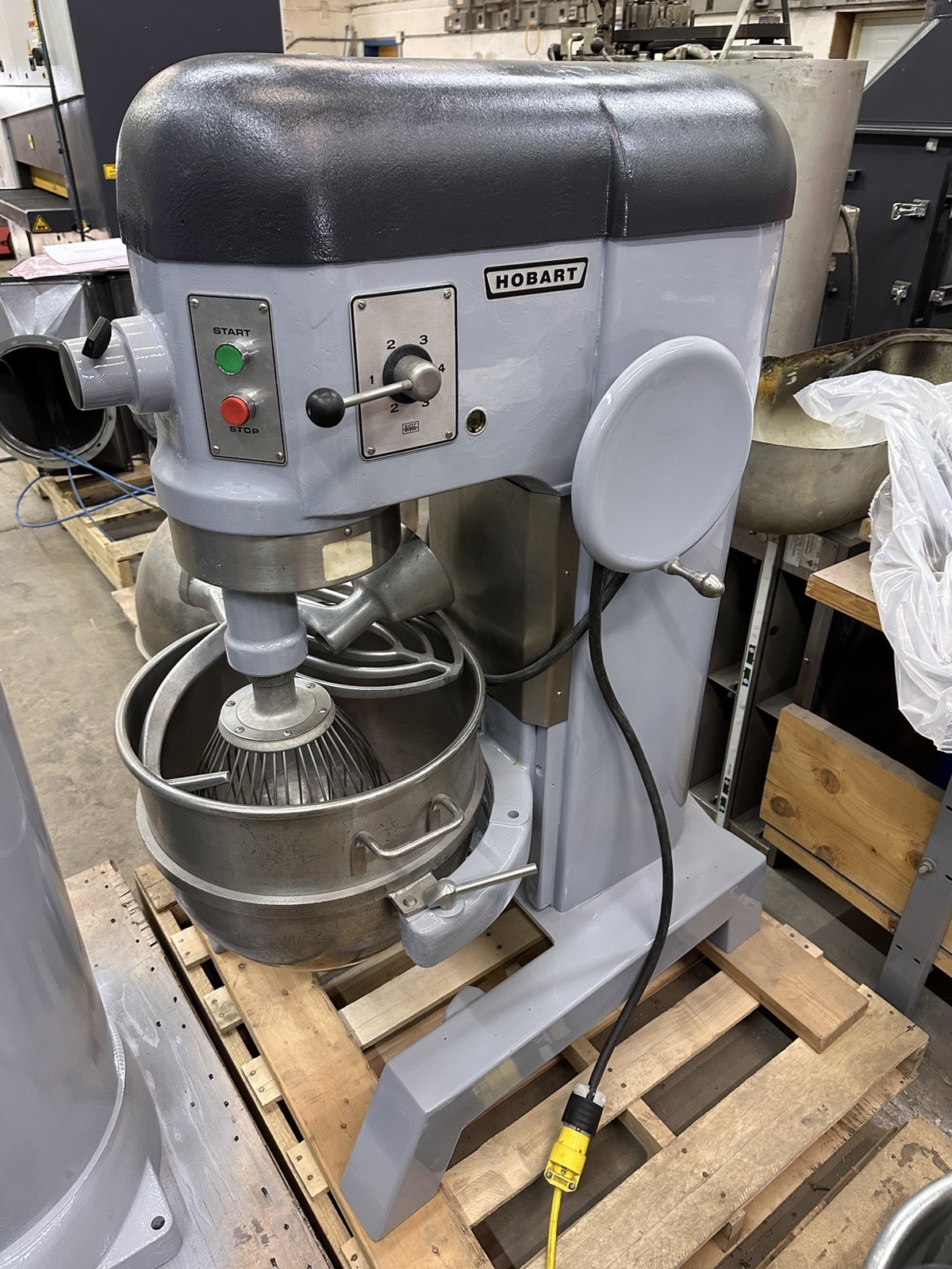 Hobart H-600 60 QT, 230 V, 1 HP Commerical Food Dough Mixer + Bowl/Hook TESTED