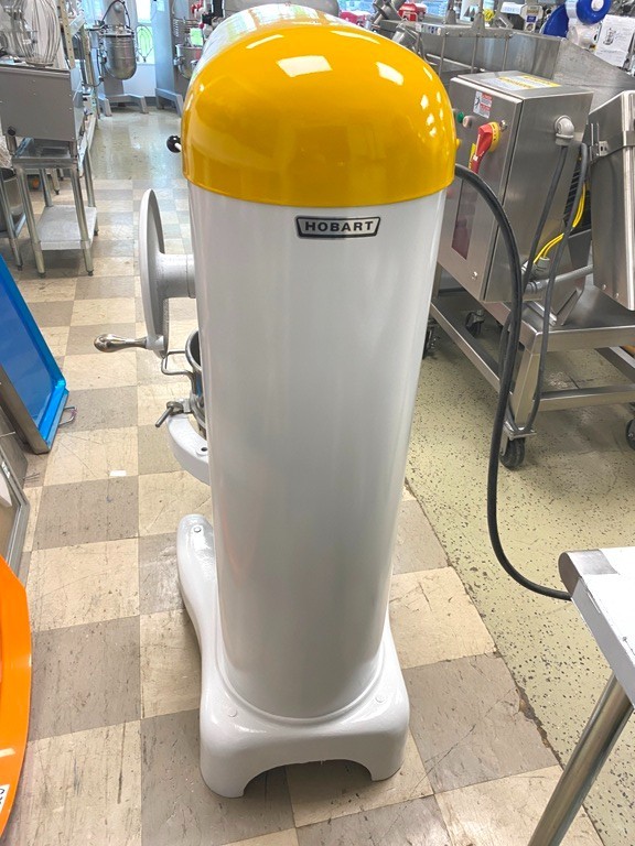 Mixer/ Hobart H-600 60 Qt Mixer w/ Attachments/ 208/220V-1PH, 10.5 A
