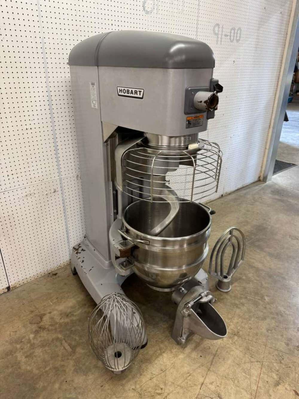 Used 60qt Hobart Legacy HL600-1 Planetary Floor Mixer with Guard – 240V, 3 Phase