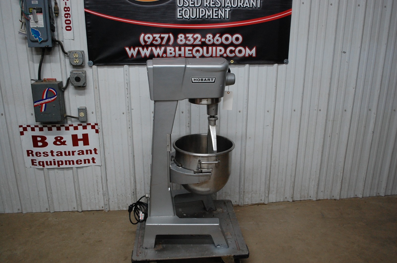 Hobart D-300 30 Qt Bakery Dough Mixer w/ Stainless Bowl, Flat Beater 115 Volt