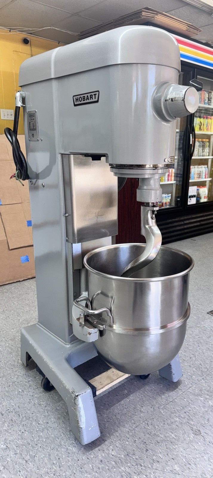 Hobart D340 40 Qt Mixer With 40 Qt SS Bowl & Heavy Duty SS Hook 1.5 HP 3 PH 208V