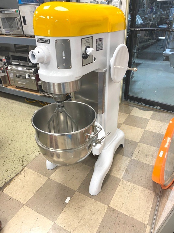 Mixer/ Hobart H-600 60 Qt Mixer w/ Attachments/ 208/220V-1PH, 10.5 A