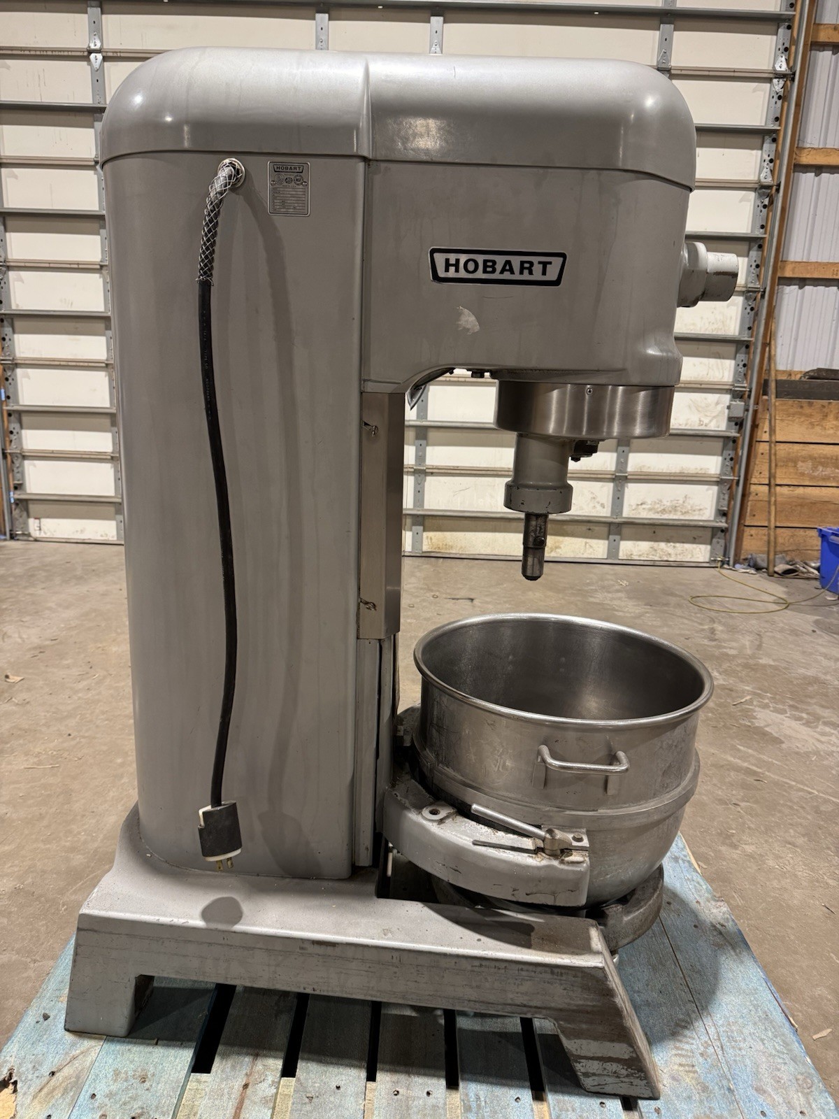 HOBART H600T COMMERCIAL 60 QT BAKERY DOUGH MIXER W/ BOWL, WHISK, HOOK and PADDLE