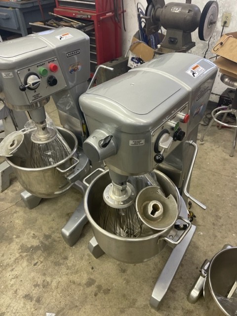 HOBART MIXER 30 Quart D-300T W/ Stainless Bowl, Hook, Whip, Paddle 208 v 3phase
