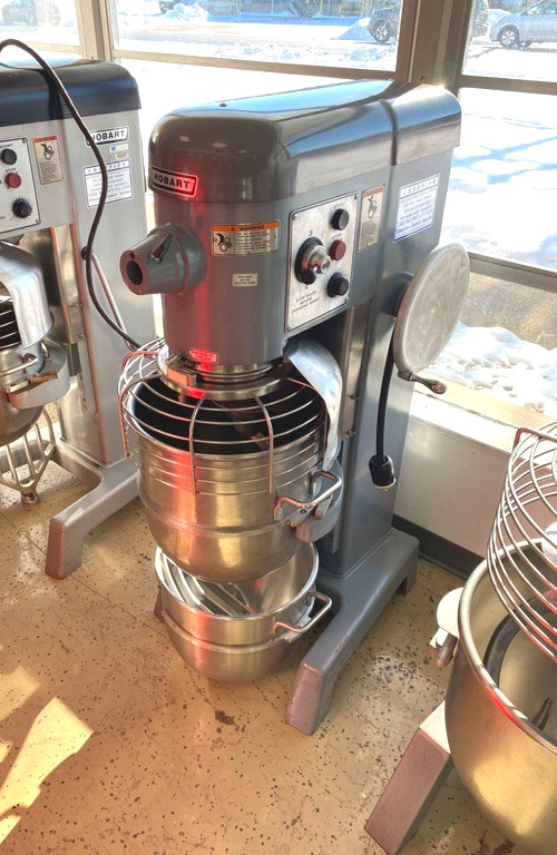 Mixers/ 40-30 Hobart D-340-T / HP-1.1/2 w/ 5 Attachments 2 Bowls / 208V-3F