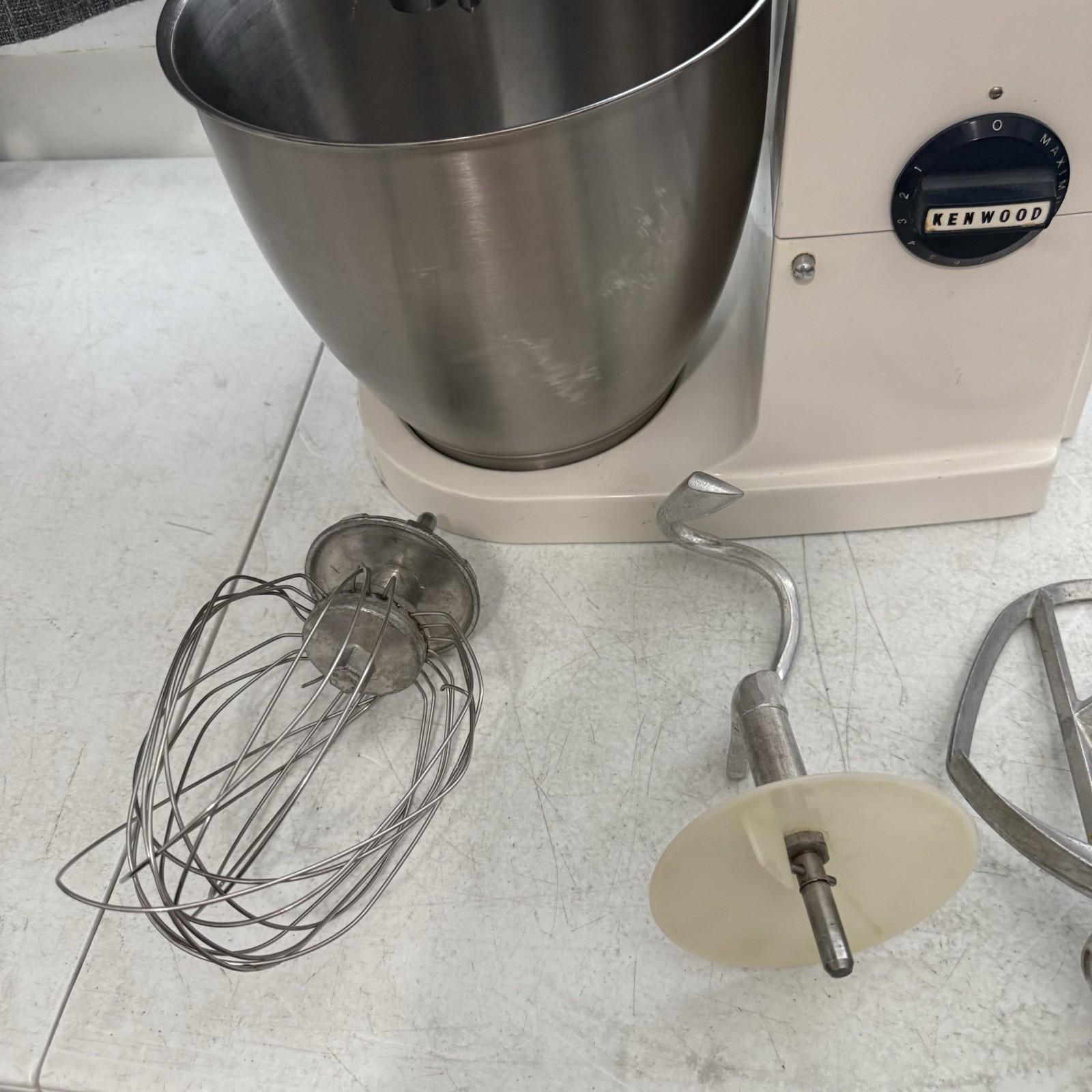 Kenwood Blakeslee Commercial A717 Mixer with Mixing Bowl Whisk Hook & Paddle