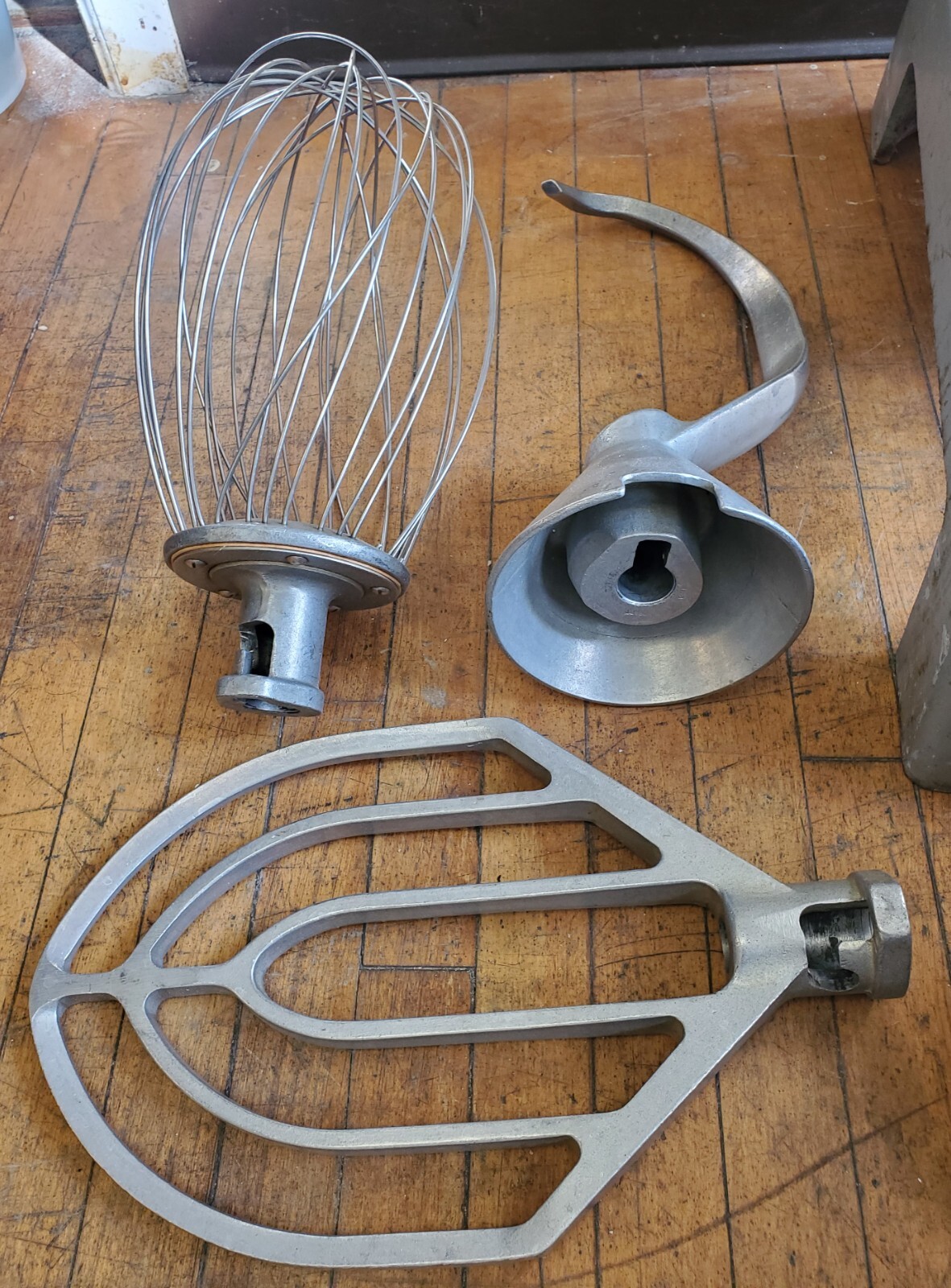 Hobart D340 40 Qt Mixer 40 Qt Bowl Heavy-Duty J Hook & Beater Paddle & Wire Whip