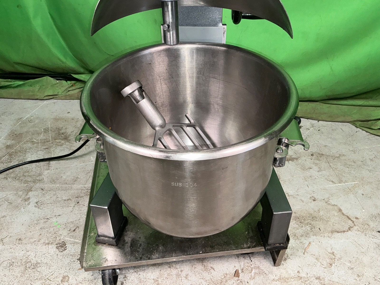 Avantco MX20 Commercial Mixer – Heavy Duty Food Dough Mixer 2558