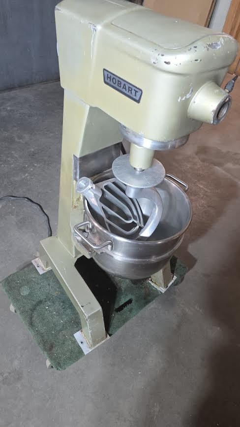 Refurbished Hobart 30 Quart Mixer D300, Used Great Condition WATCH VID!