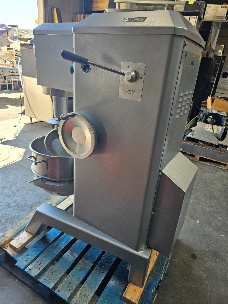 Univex SRM60 60 qt Mixer Pizza Bakery 208v 3 ph, S/S Bowl Dough hook New Beater