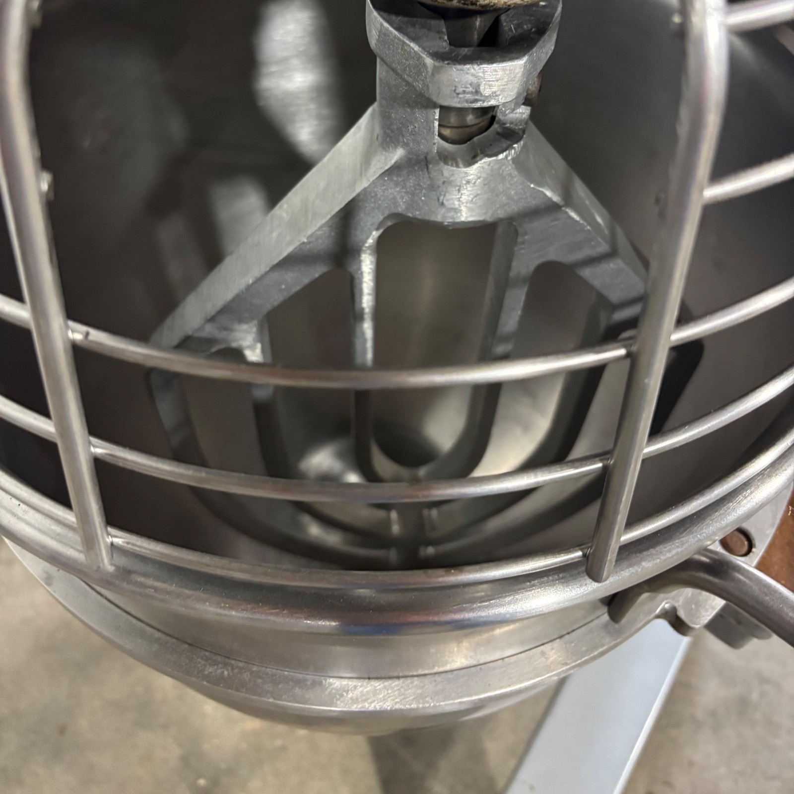 Hobart D300 D300T 30 Quart Mixer w/ Paddle 115 volt WORKS GREAT!