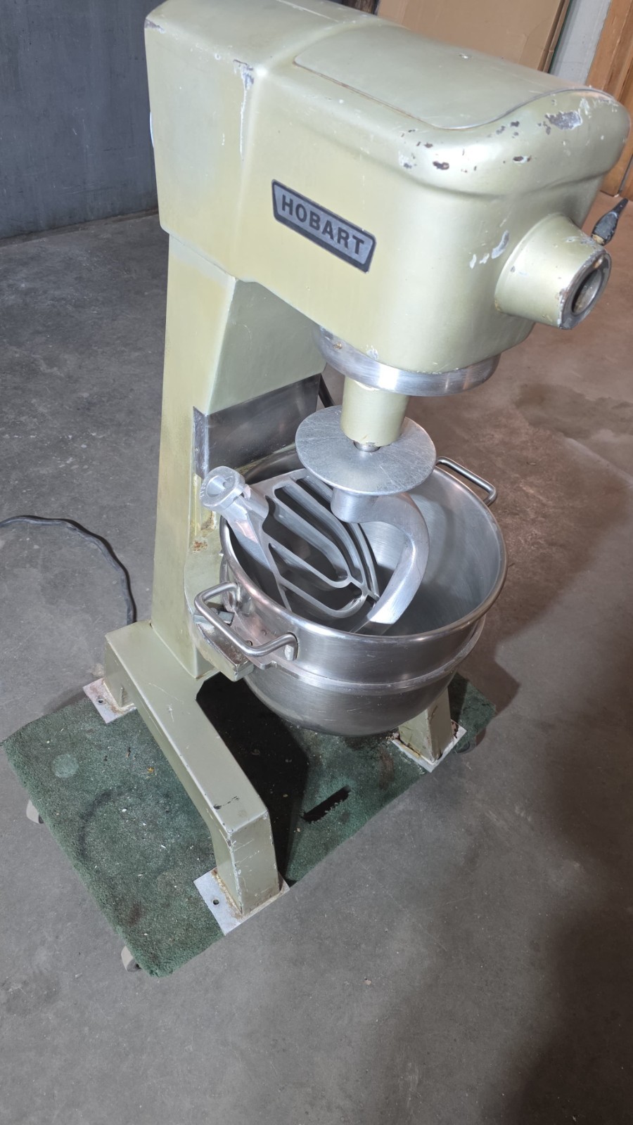 Refurbished Hobart 30 Quart Mixer D300, Used Great Condition WATCH VID!