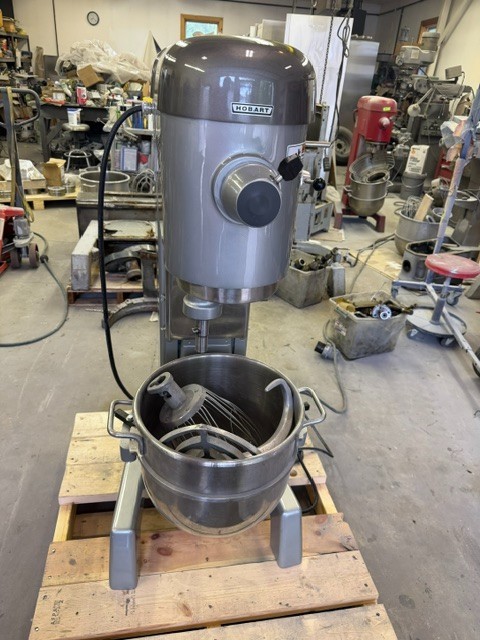 Hobart D330- 30-quart Mixer w/ SS Bowl Whisk, Hook & Paddle – 208v 3 Phase