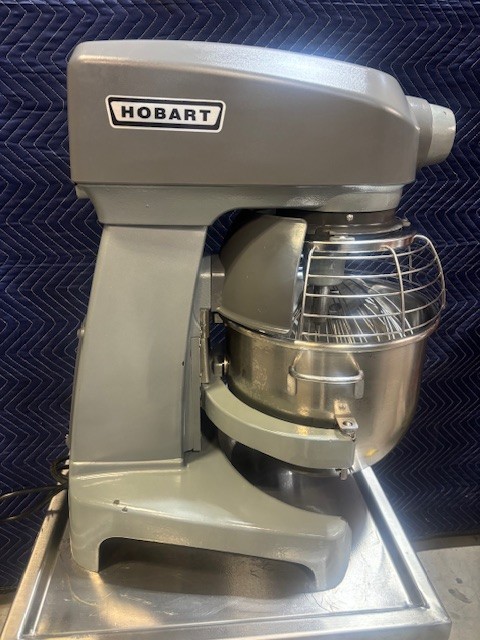 Hobart Legacy 20 Qt Countertop Planetary Mixer w/ paddle and whip HL200-1
