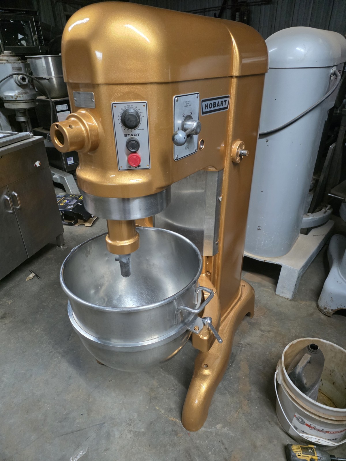 Hobart Mixer 60qt 220v 3 Phase 2hp New Paint Job Come with Bowl & Attachments