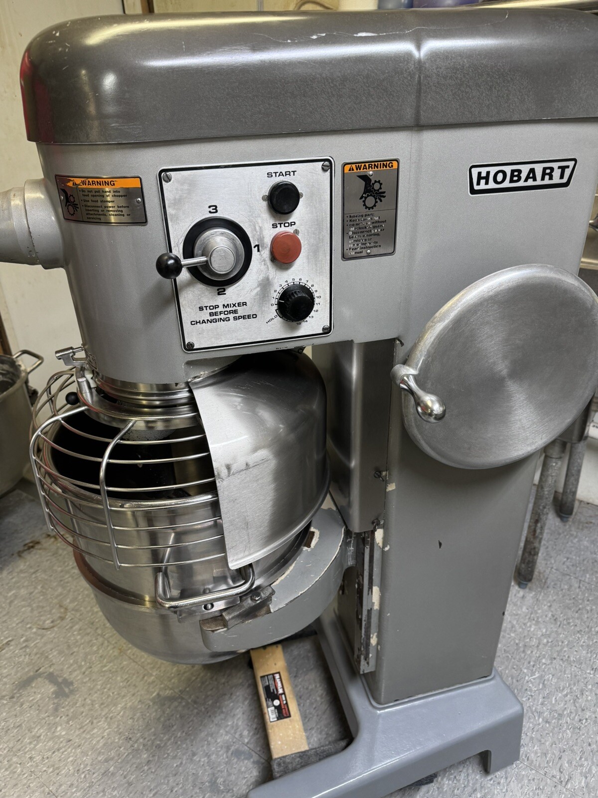 Hobart D340 40 Qt Mixer With 40 Qt SS Bowl & Heavy Duty SS Hook 1.5 HP 3 PH 208V