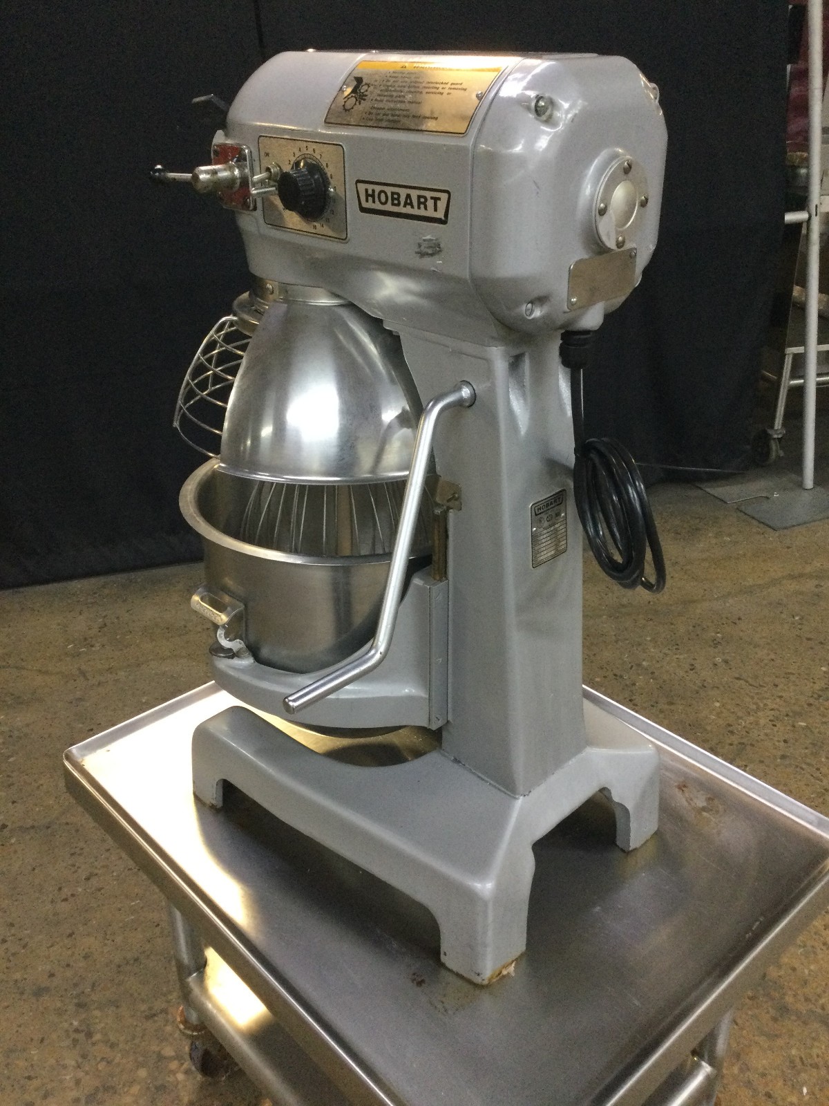 Hobart A-200T Countertop 20 Qt Dough Mixer With Guard Bowl 1 Attachment