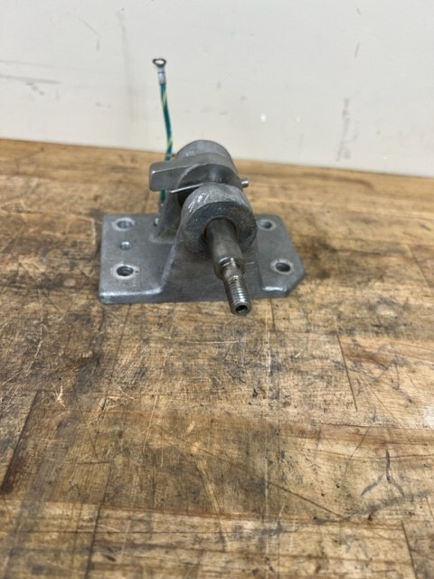 Hobart Interlock Latch Assembly -HCM300/450 Part# 00-290606, or 00-937594