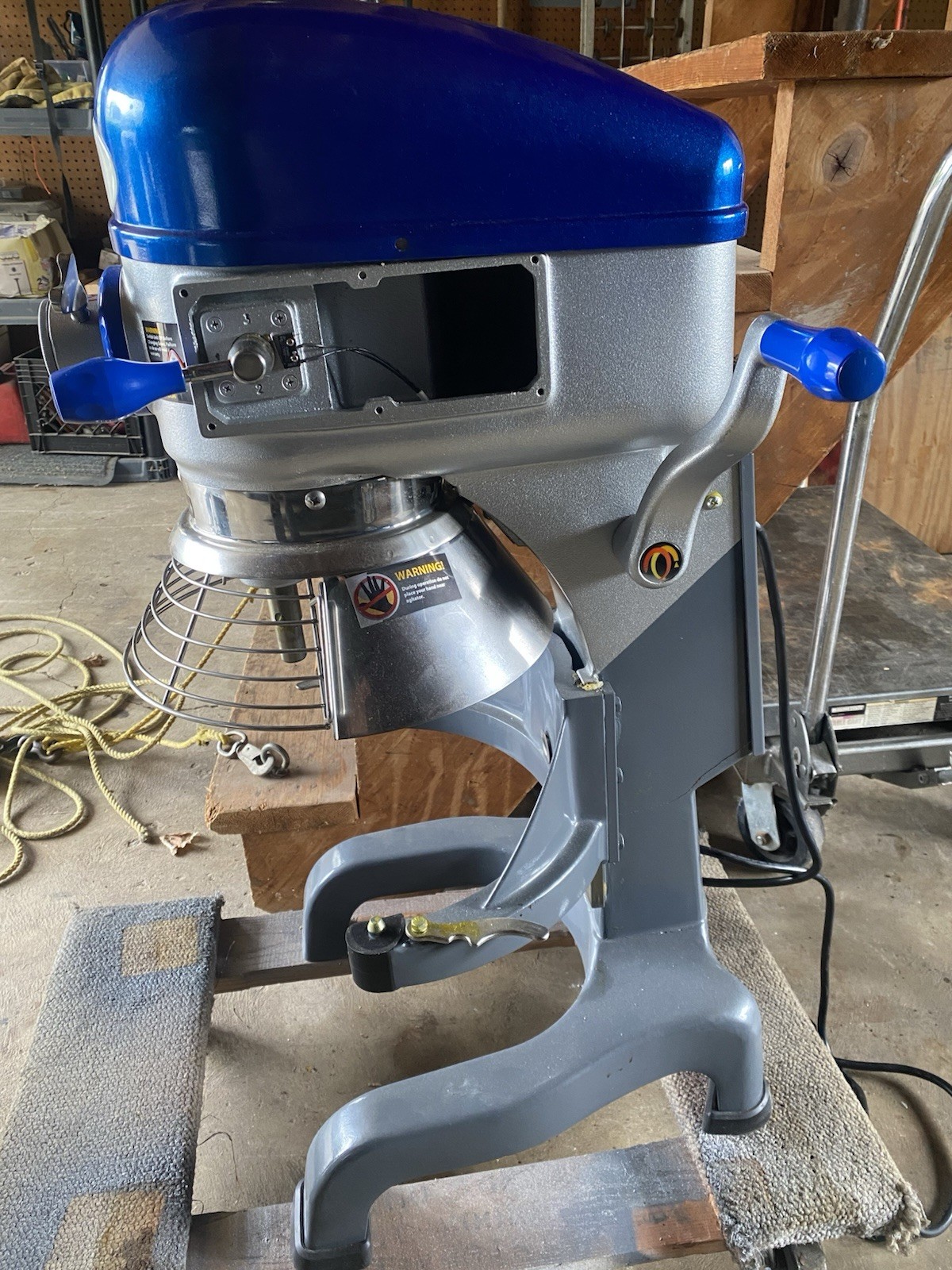 New damaged Vollrath Model 40757 20 Quart Commercial Mixer for parts No motor