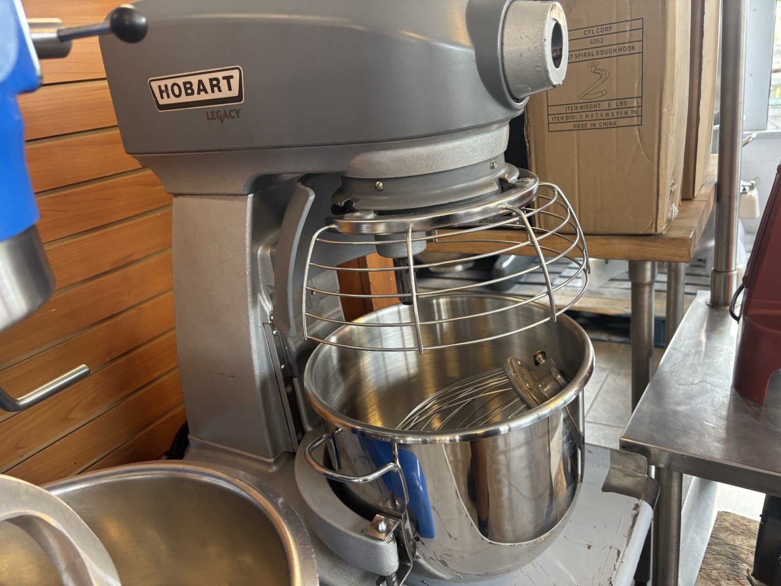 Hobart Legacy+ HL200 20 Qt Commercial Mixer w/ Bowl Guard Whip 200-240V Bakery